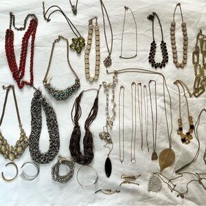 85-piece jewelry lot